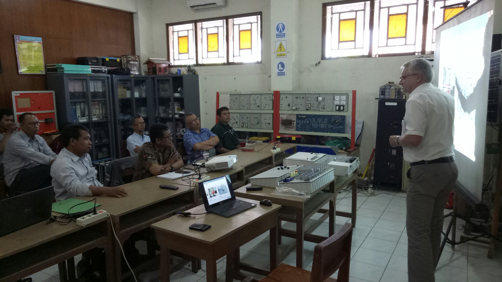 KULIAH TAMU DARI JERMAN DI PROGRAM VOKASI  D3 TEKNIK ELEKTRO STTNAS