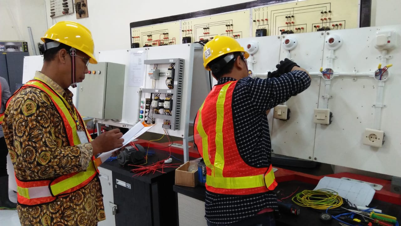 4 Mahasiswa D3 Teknik Elektronika mengikuti Uji Kompetensi oleh LSP ITNY Tahun 2019
